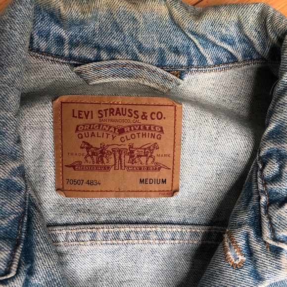 Levi’s Jean Jacket - Picture 4 of 4